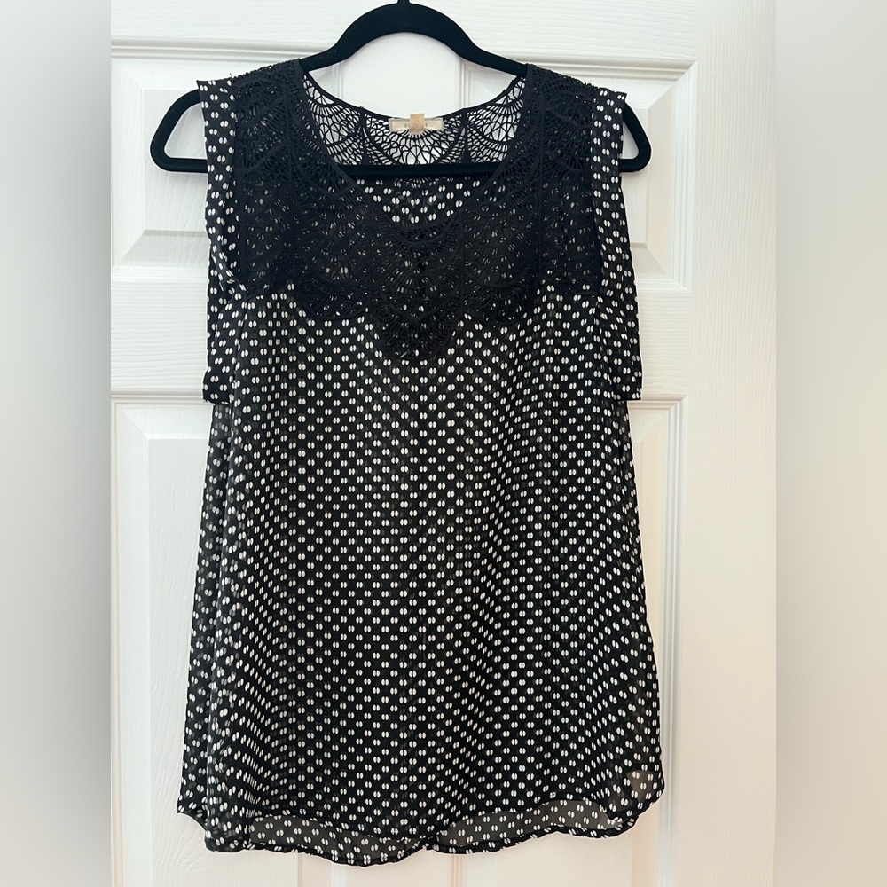 ✨EUC✨ Pleione Black and White Lace Detail Blouse